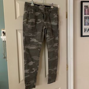 Camouflage skinny pants
